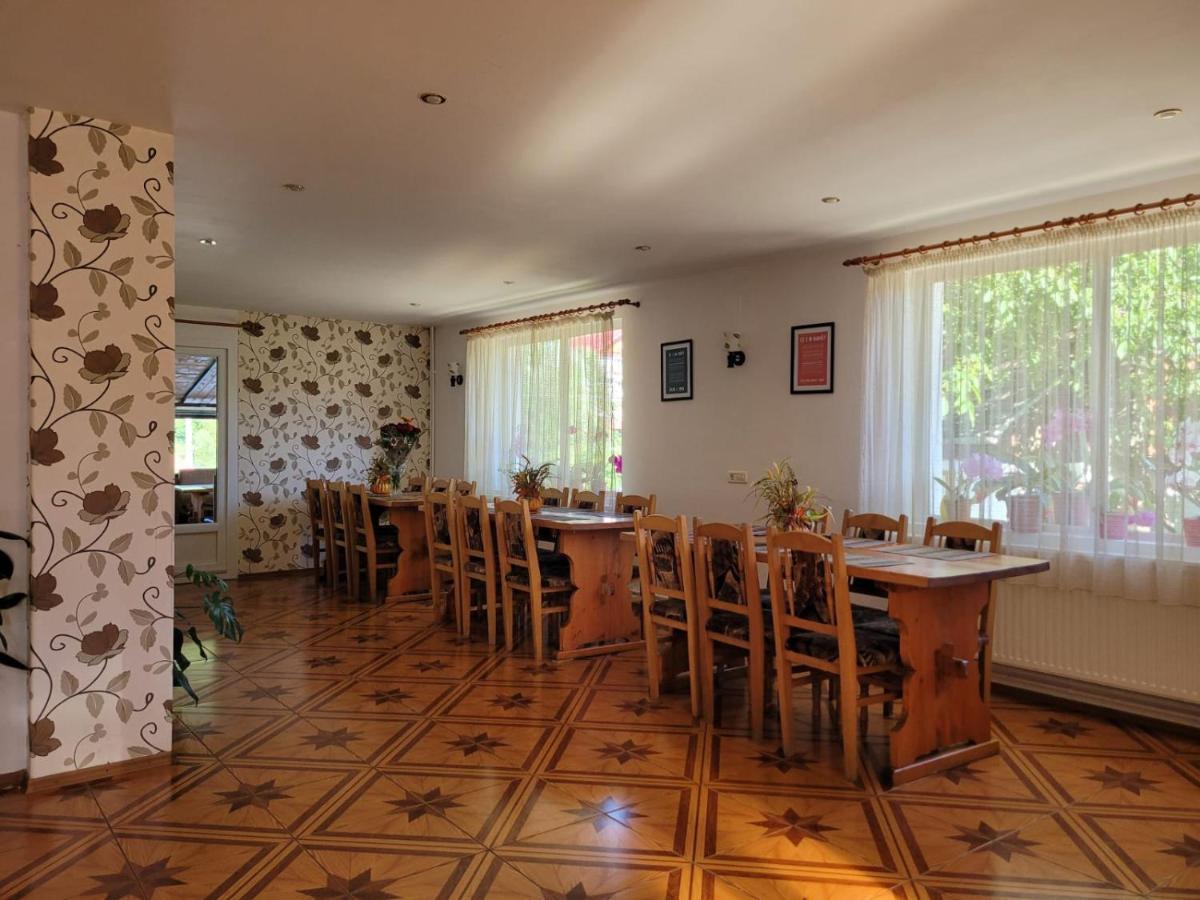 Vila Denisa Bran  Luaran gambar