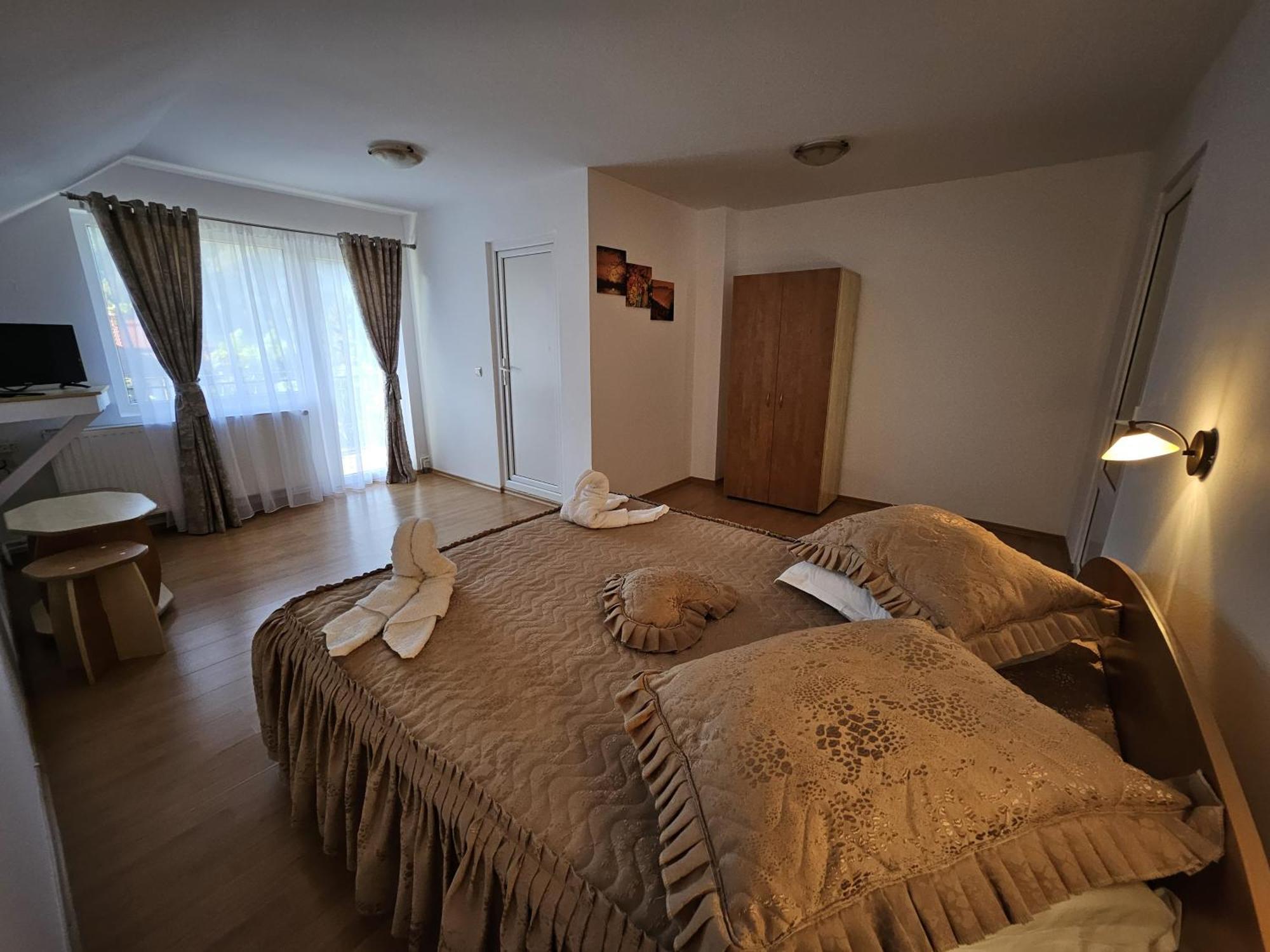 Vila Denisa Bran  Luaran gambar